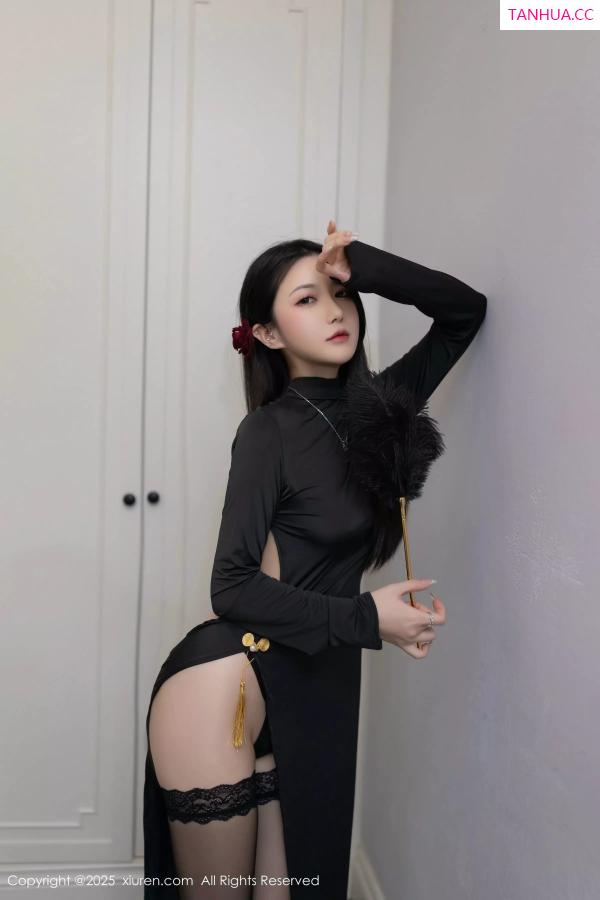 鱼子酱fish  [XiuRen]高清写真图 2025.03.14 No.10023 鱼子酱Fish 黑丝美腿第2张图片